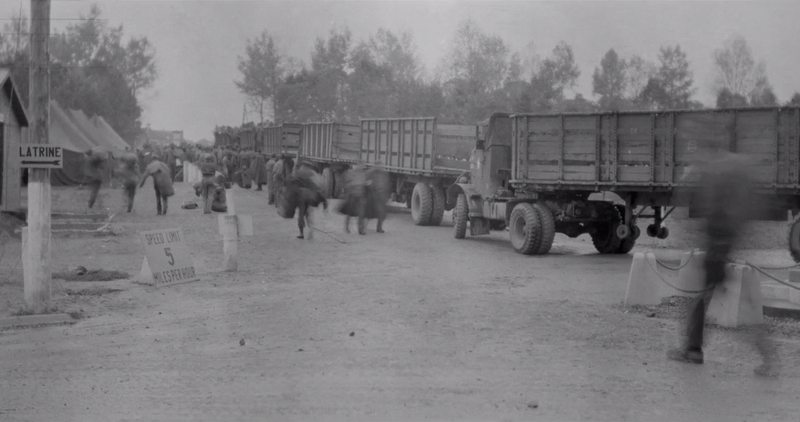Illustration for article titled Newly discovered pictures show the everyday life of a WWII soldier